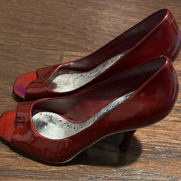 BCBG Ruby Red Pearl Heels size 6.5 women - Picture 2 of 6